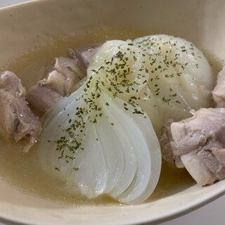 玉ねぎと鳥もも肉のスープ